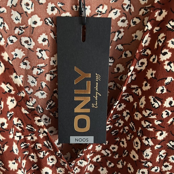 New women’s dress - Picture 3 of 8